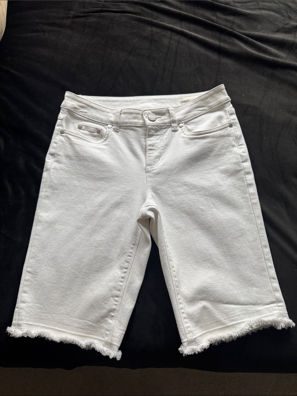 Vince Camuto White Frayed Hem Bermuda Shorts